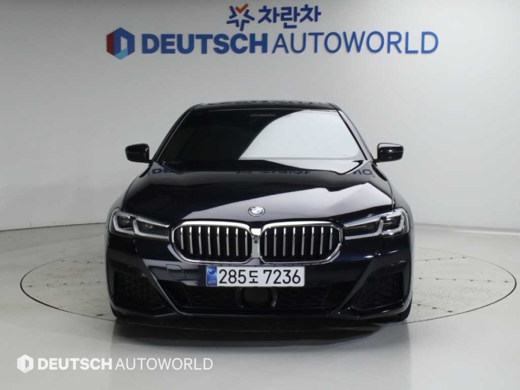 BMW 5시리즈 5시리즈 (G30) 530i xDrive M 스포츠 이미지 3