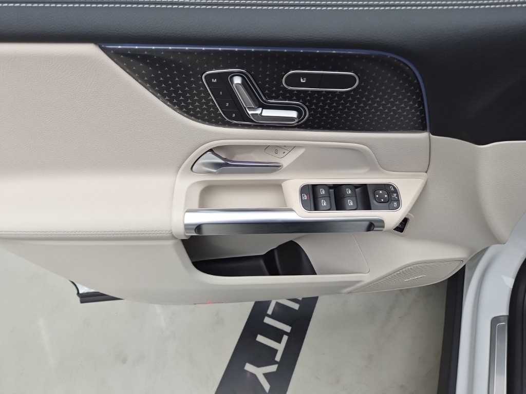 벤츠 EQB EQB (X243) EQB 300 4MATIC 이미지 11