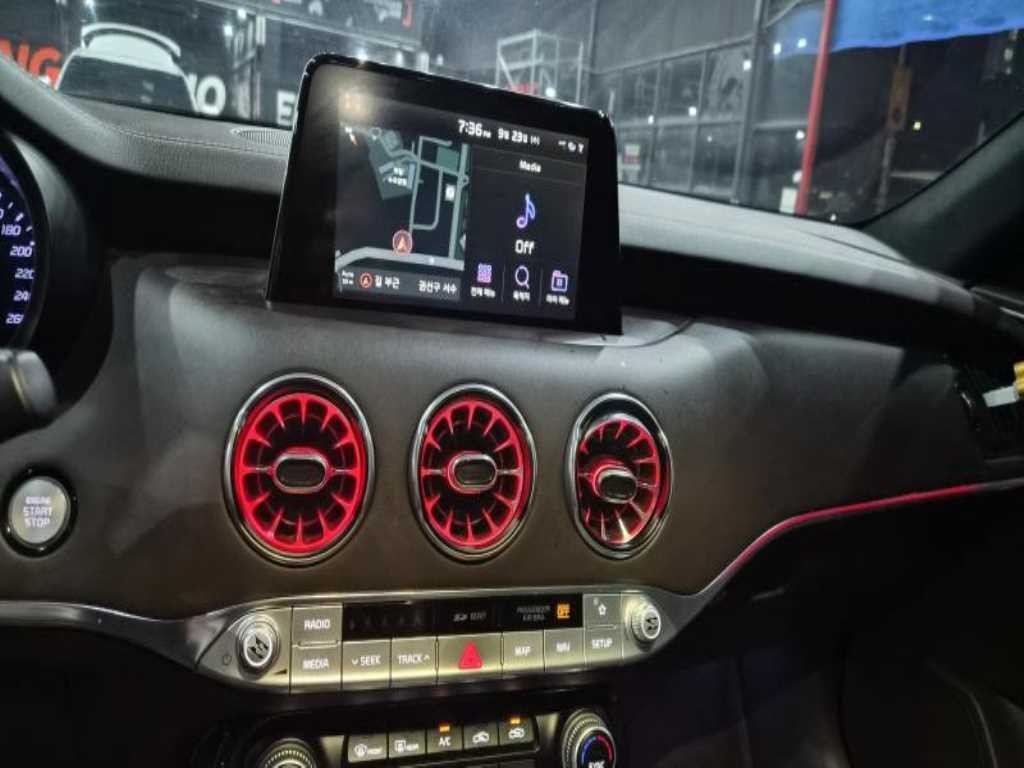 기아 스팅어 가솔린 2.0 터보 2WD 플래티넘 이미지 11
