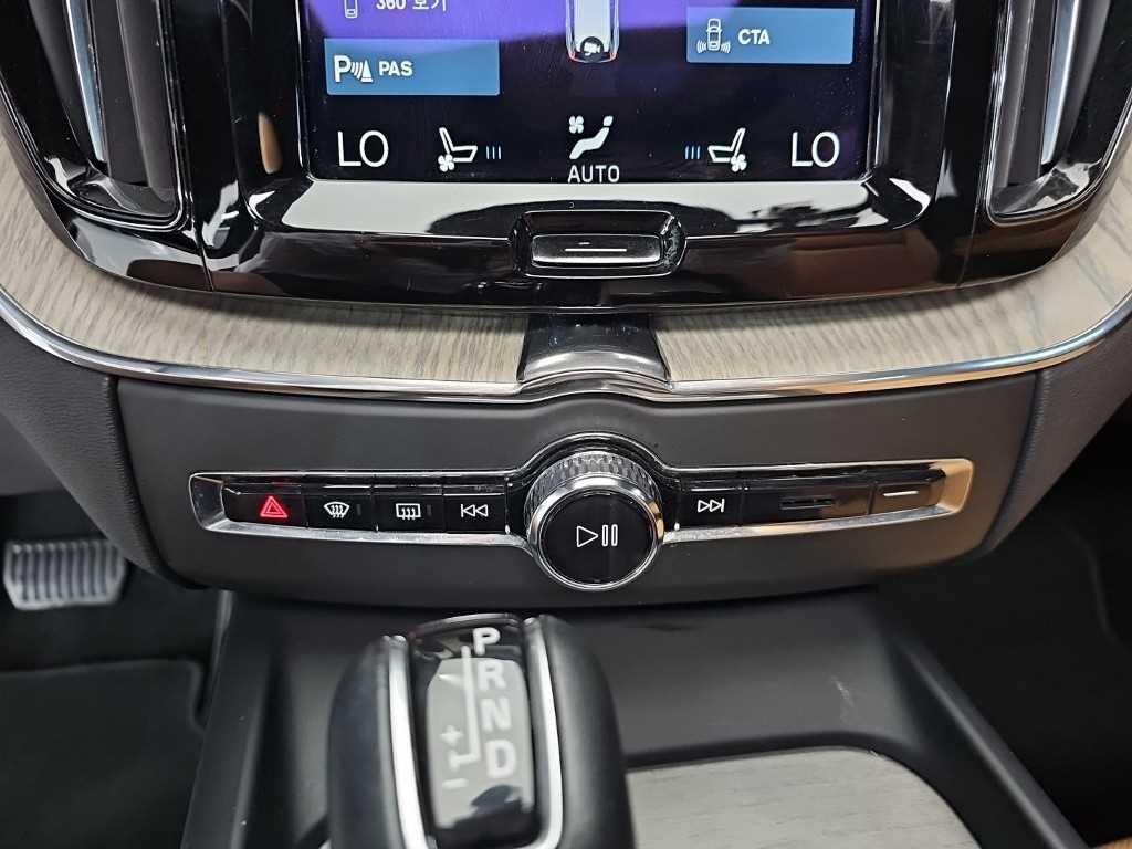볼보 XC60 XC60(2세대) D4 AWD 인스크립션 이미지 10
