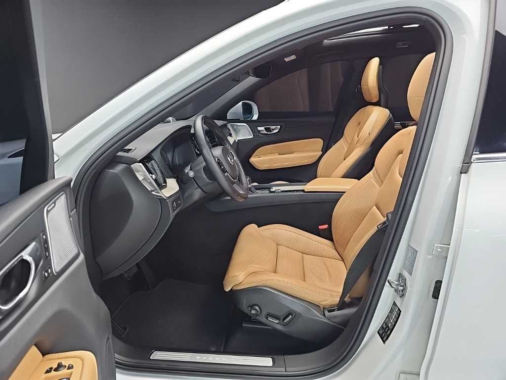 볼보 XC60 XC60(2세대) D4 AWD 인스크립션 이미지 11