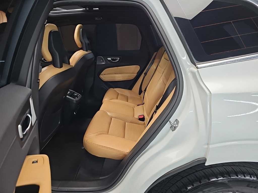 볼보 XC60 XC60(2세대) D4 AWD 인스크립션 이미지 12