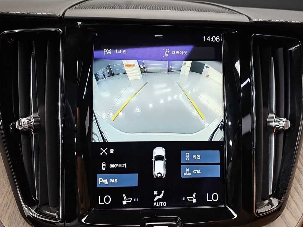 볼보 XC60 XC60(2세대) D4 AWD 인스크립션 이미지 16