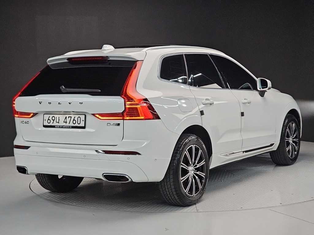 볼보 XC60 XC60(2세대) D4 AWD 인스크립션 이미지 4