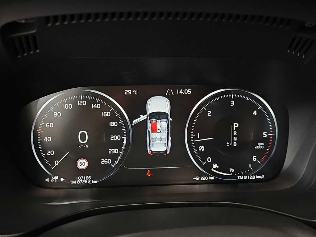 볼보 XC60 XC60(2세대) D4 AWD 인스크립션 이미지 6