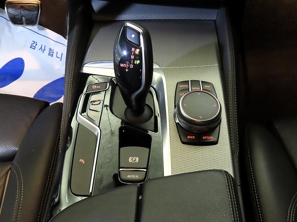BMW 5시리즈 5시리즈 (G30) 520d M 스포츠 이미지 12