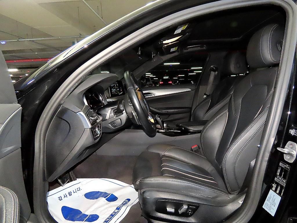 BMW 5시리즈 5시리즈 (G30) 520d M 스포츠 이미지 6