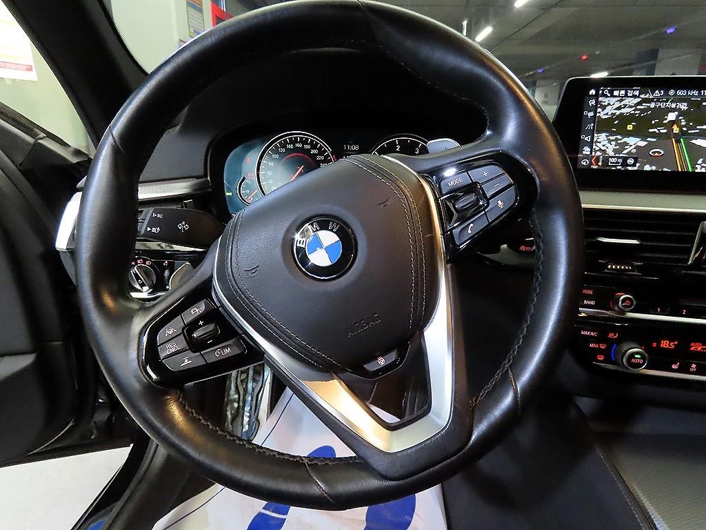 BMW 5시리즈 5시리즈 (G30) 520d M 스포츠 이미지 8