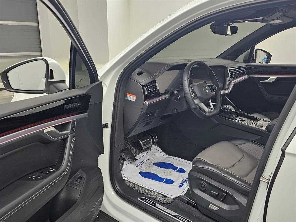 폭스바겐 투아렉 투아렉 3세대 3.0 TDI R라인 이미지 11