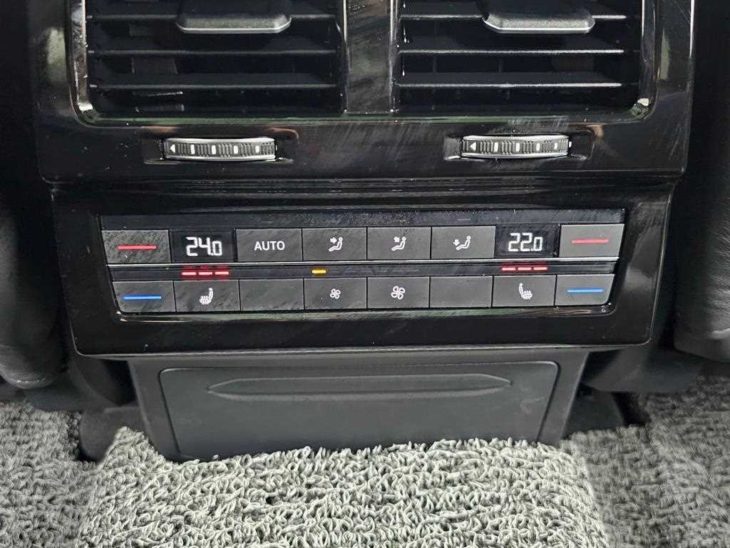 폭스바겐 투아렉 투아렉 3세대 3.0 TDI R라인 이미지 16