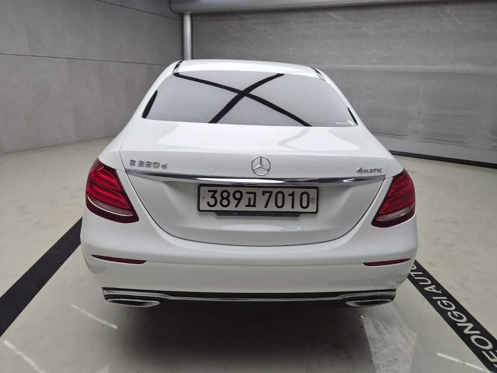 벤츠 E 클래스 E-클래스 W213 E220d 4MATIC 익스클루시브 이미지 3