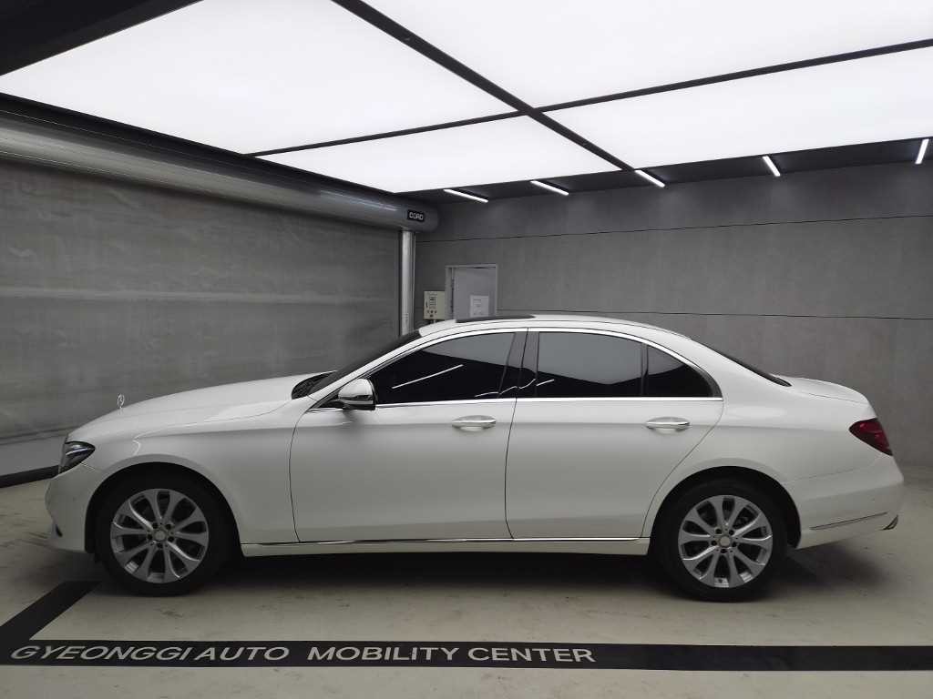 벤츠 E 클래스 E-클래스 W213 E220d 4MATIC 익스클루시브 이미지 4