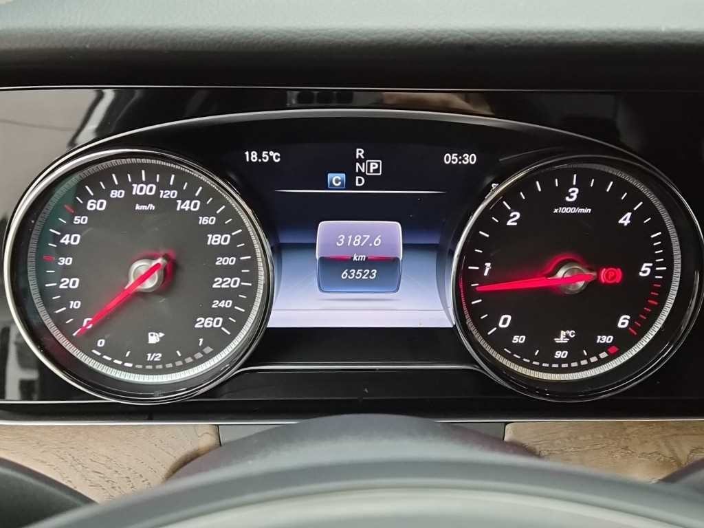 벤츠 E 클래스 E-클래스 W213 E220d 4MATIC 익스클루시브 이미지 8