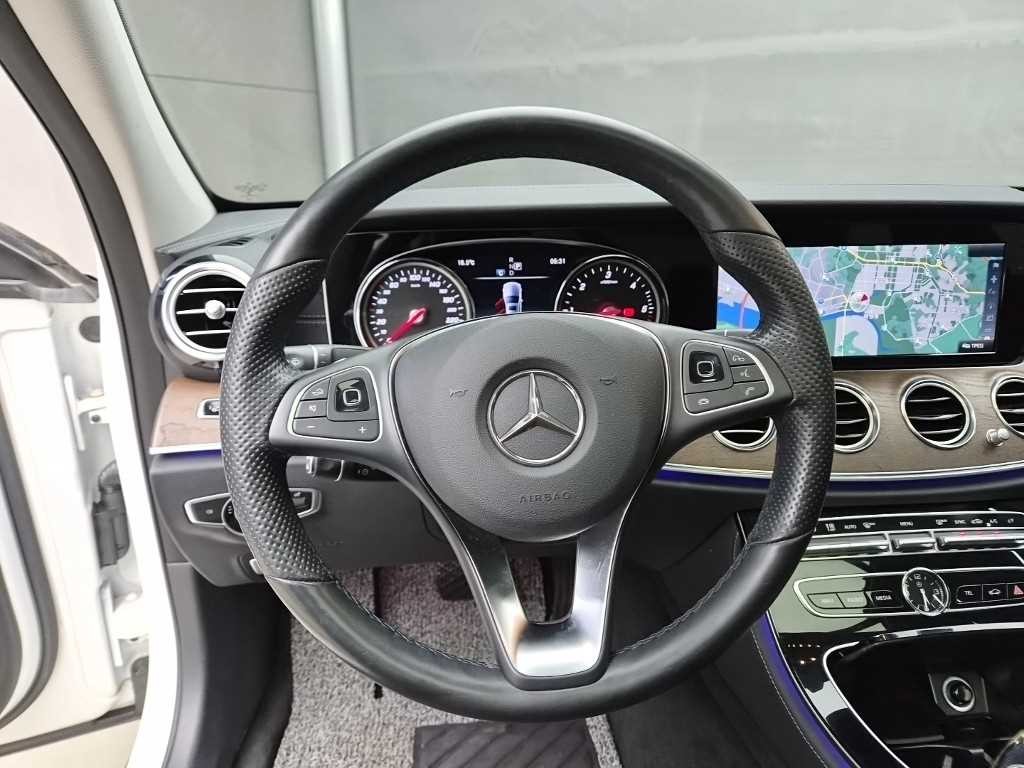 벤츠 E 클래스 E-클래스 W213 E220d 4MATIC 익스클루시브 이미지 9