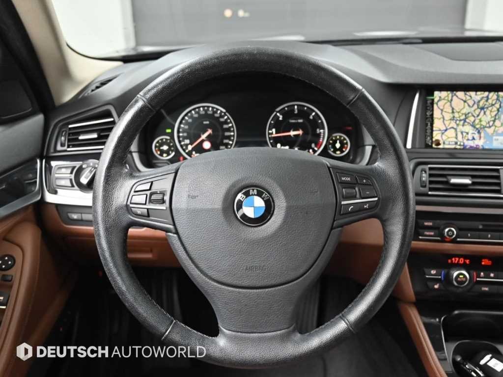 BMW 5시리즈 5시리즈 (F10) 520d xDrive M 에어로다이나믹 이미지 14