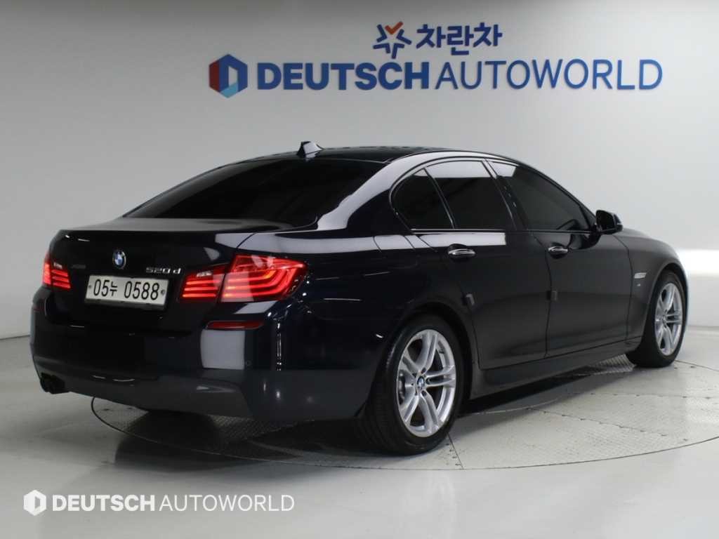 BMW 5시리즈 5시리즈 (F10) 520d xDrive M 에어로다이나믹 이미지 2
