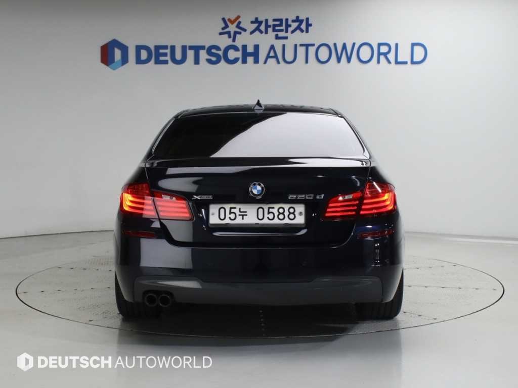 BMW 5시리즈 5시리즈 (F10) 520d xDrive M 에어로다이나믹 이미지 4