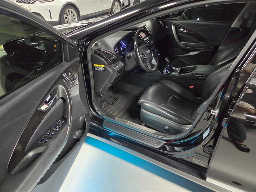 현대 그랜저 그랜저 HG HG300 PREMIUM 컬렉션 이미지 8