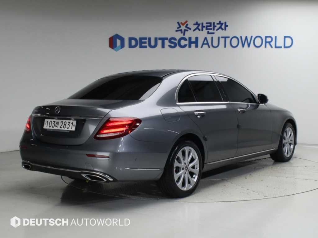 벤츠 E 클래스 E-클래스 W213 E220d 익스클루시브 이미지 2