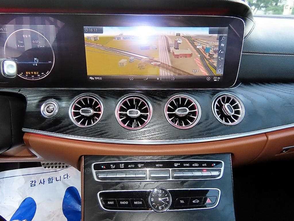 벤츠 E 클래스 E-클래스 W213 E220d 카브리올레 이미지 17