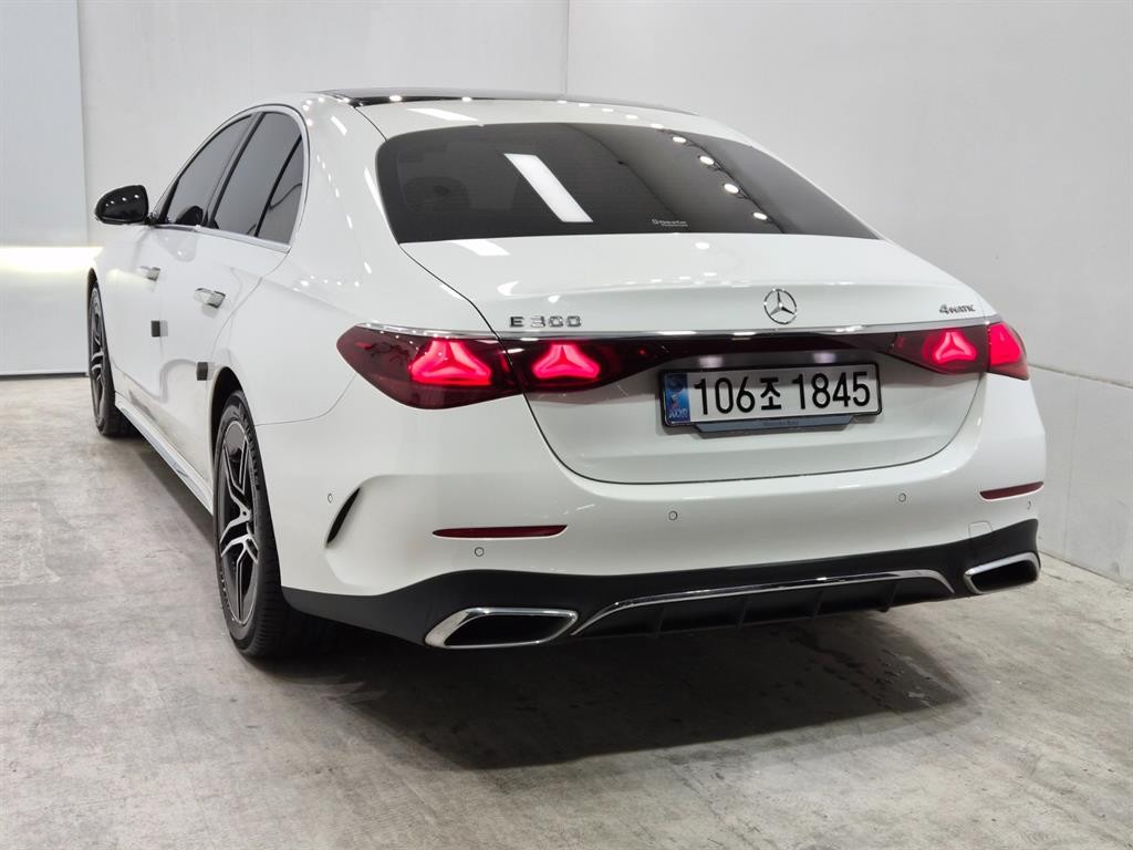 벤츠 E 클래스 E-클래스 W214 E300 4MATIC AMG Line 이미지 4