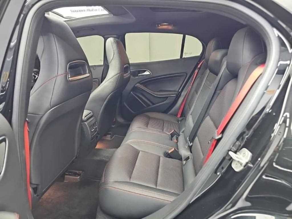 벤츠 GLA 클래스 GLA클래스 X156 GLA45 AMG 4MATIC 이미지 12