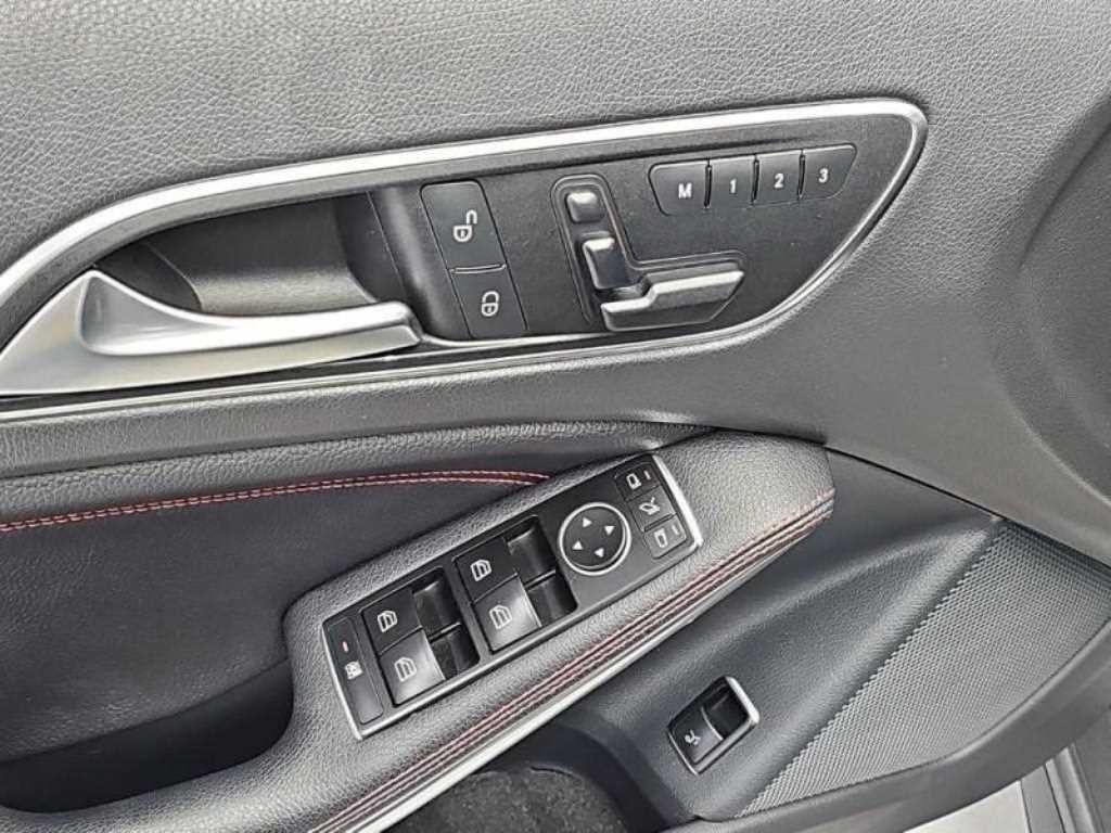 벤츠 GLA 클래스 GLA클래스 X156 GLA45 AMG 4MATIC 이미지 19