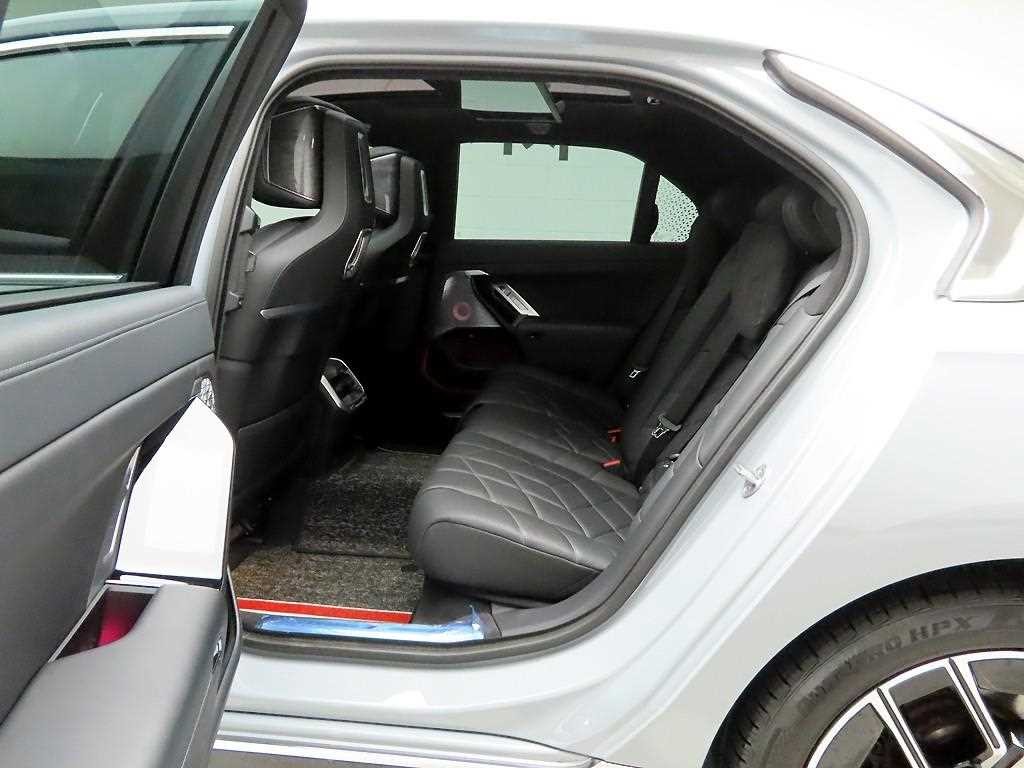 BMW i7 BMW i7 xDrive 60 M 스포츠 인디비주얼 이미지 12