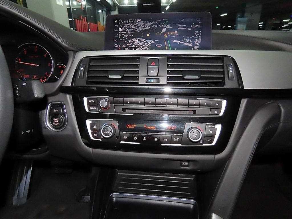 BMW 4시리즈 4시리즈 (F32) 420d 그란쿠페 럭셔리 이미지 11