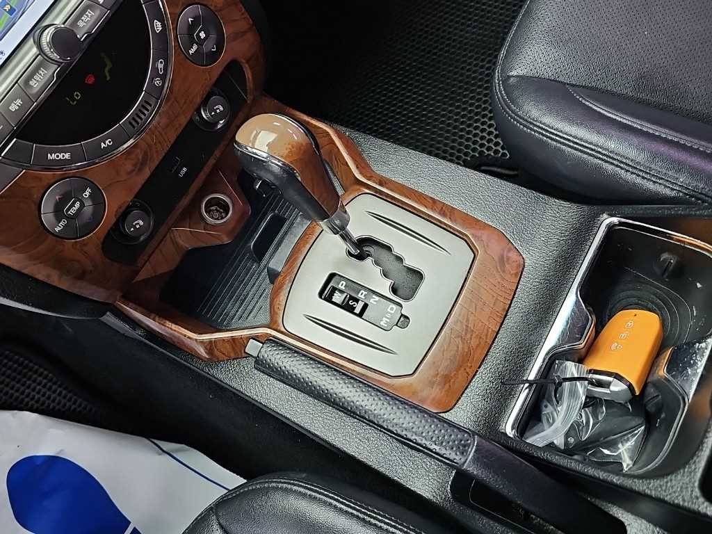 KG모빌리티(쌍용) 렉스턴 렉스턴W 2.2 4WD RX7 럭셔리 이미지 8