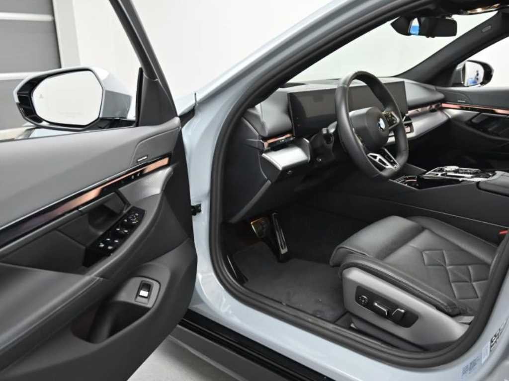 BMW 5시리즈 5시리즈 (G60) 530i xDrive M 스포츠 이미지 11