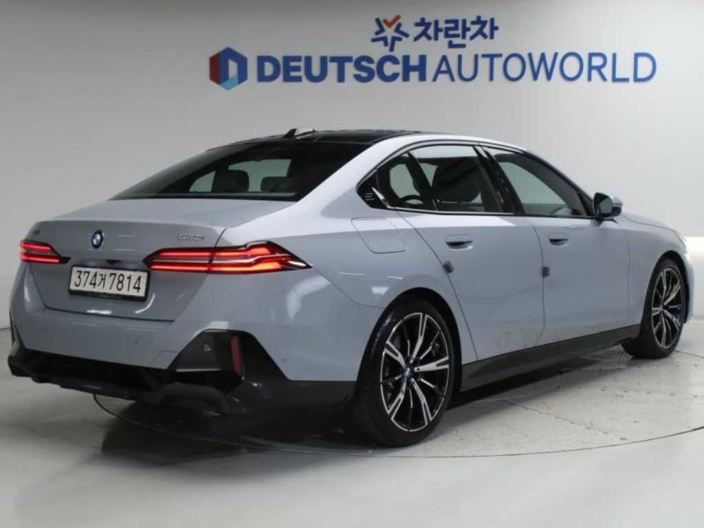 BMW 5시리즈 5시리즈 (G60) 530i xDrive M 스포츠 이미지 2