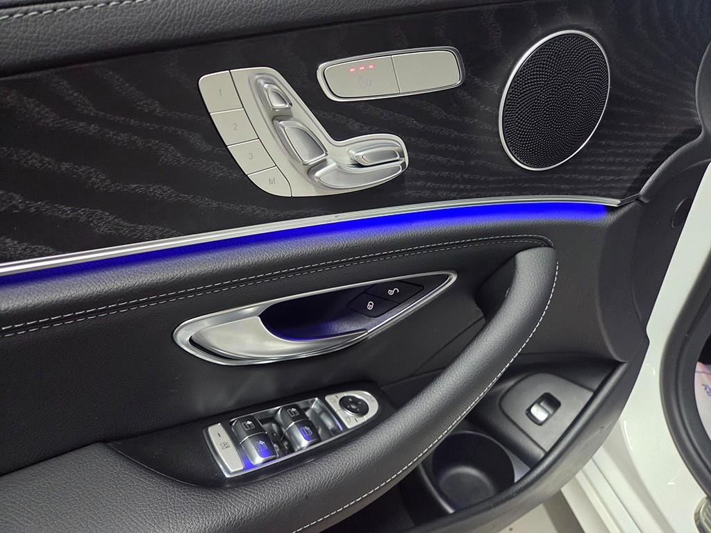 벤츠 E 클래스 E-클래스 W213 E220d 4MATIC AMG라인 이미지 12