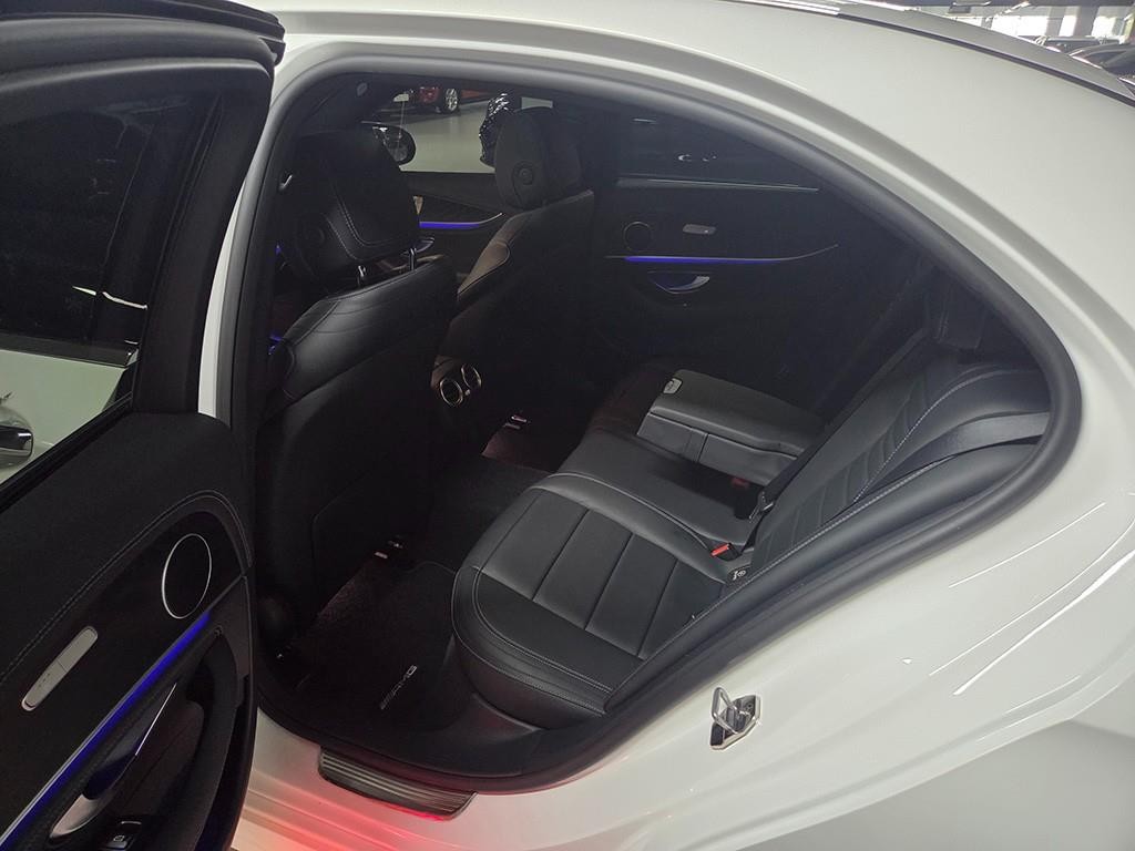 벤츠 E 클래스 E-클래스 W213 E220d 4MATIC AMG라인 이미지 13