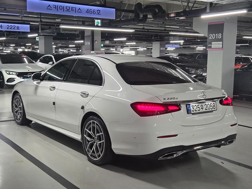 벤츠 E 클래스 E-클래스 W213 E220d 4MATIC AMG라인 이미지 3