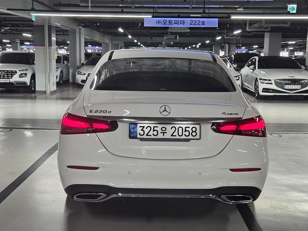 벤츠 E 클래스 E-클래스 W213 E220d 4MATIC AMG라인 이미지 4