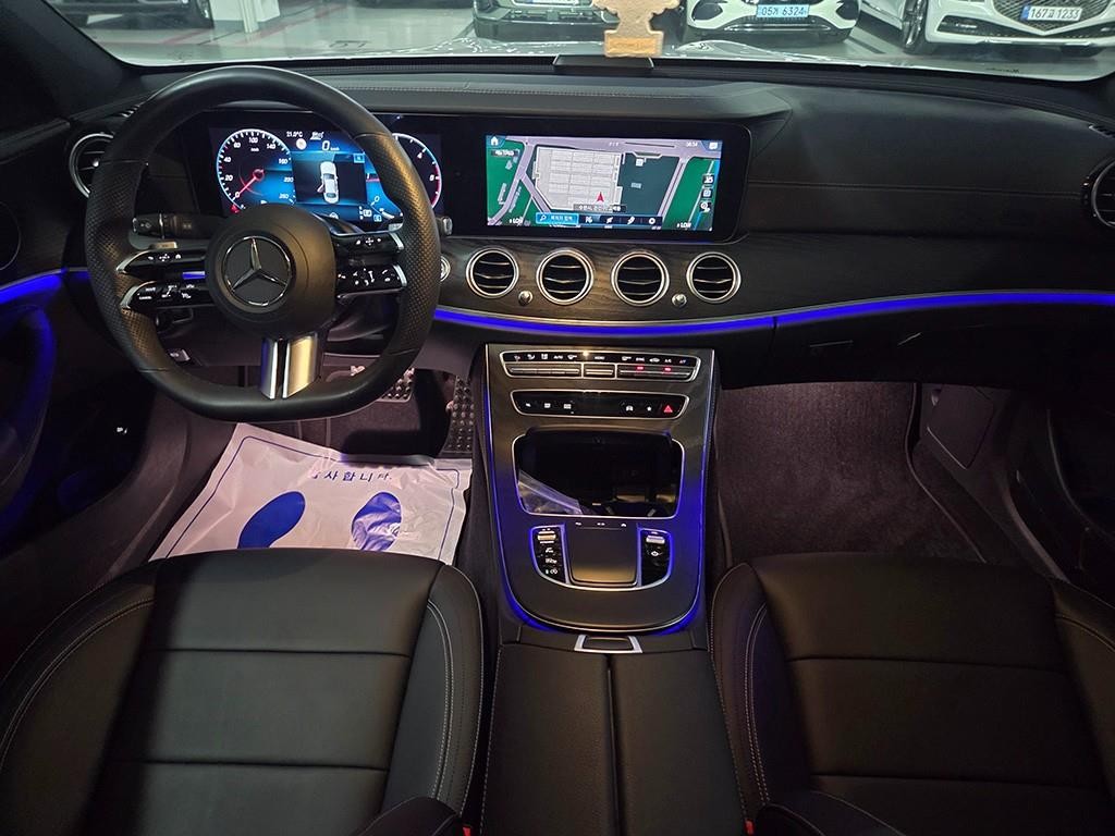 벤츠 E 클래스 E-클래스 W213 E220d 4MATIC AMG라인 이미지 5