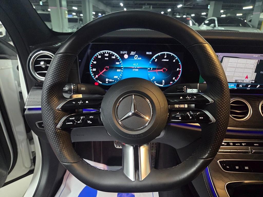 벤츠 E 클래스 E-클래스 W213 E220d 4MATIC AMG라인 이미지 7