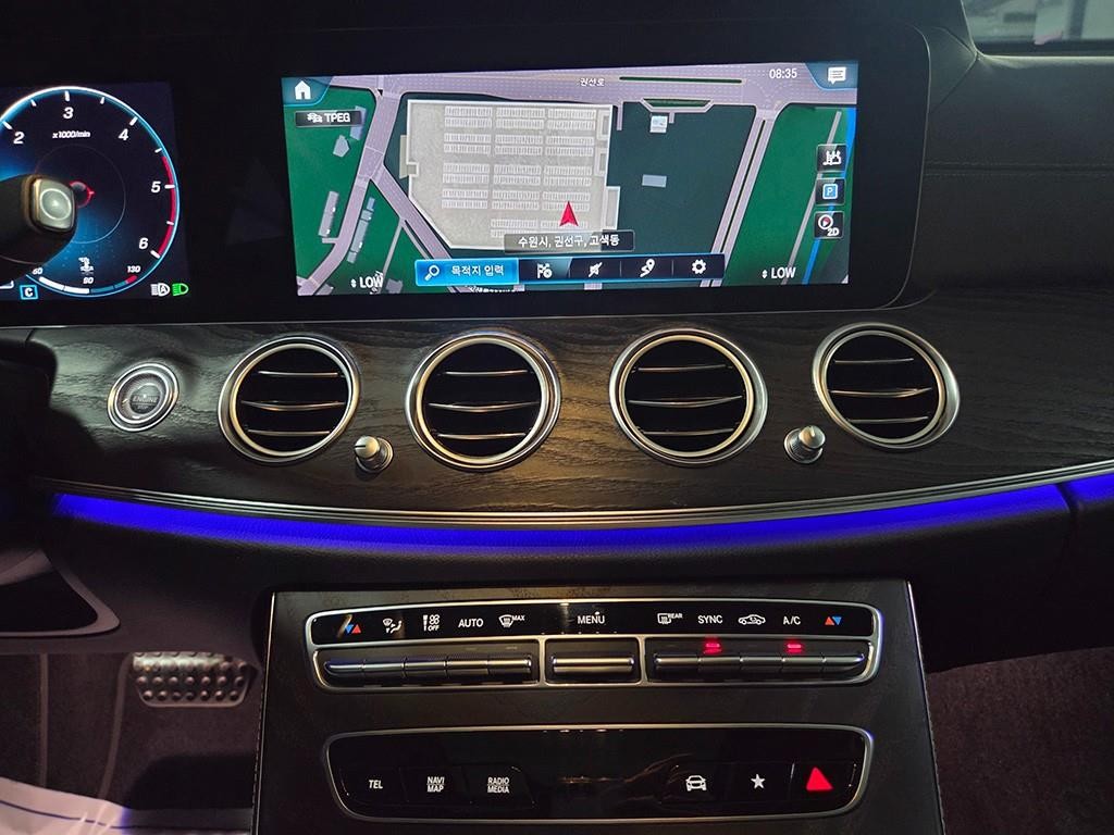벤츠 E 클래스 E-클래스 W213 E220d 4MATIC AMG라인 이미지 9