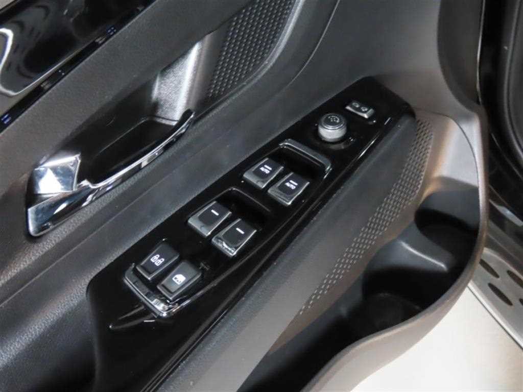 KG모빌리티(쌍용) 코란도 뷰티풀코란도 2WD 가솔린 1.5 C5 이미지 12
