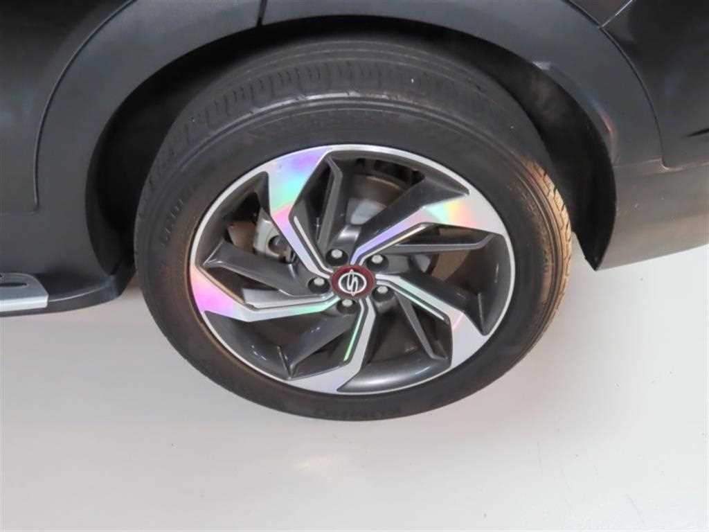 KG모빌리티(쌍용) 코란도 뷰티풀코란도 2WD 가솔린 1.5 C5 이미지 17