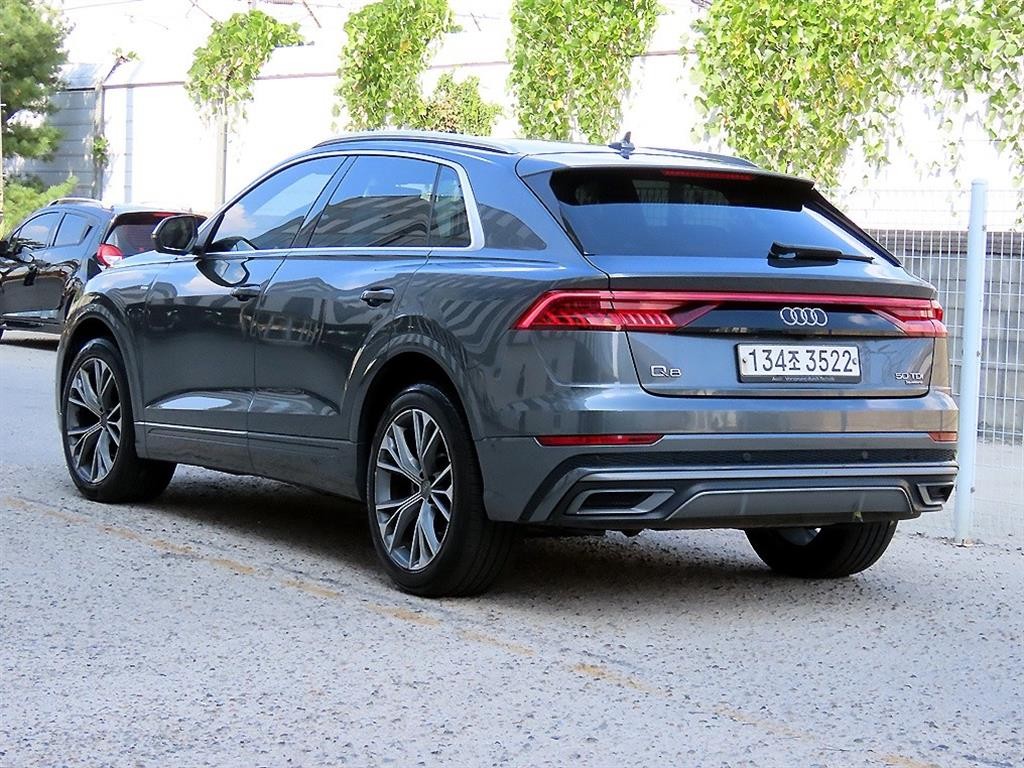 아우디 Q8 50 TDI 콰트로 프리미엄 이미지 3