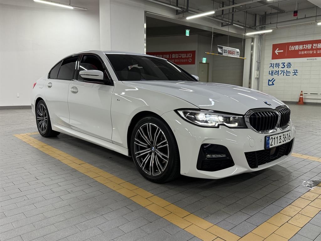 BMW 3시리즈 3시리즈 (G20) 320i M 스포츠 이미지 2