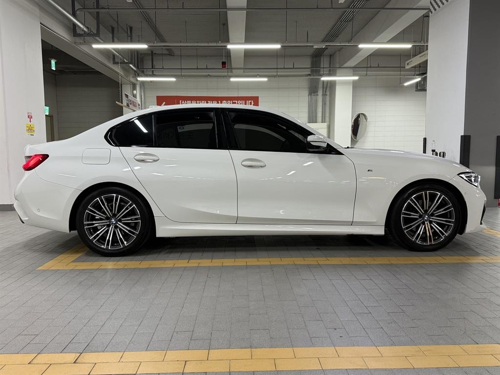 BMW 3시리즈 3시리즈 (G20) 320i M 스포츠 이미지 3