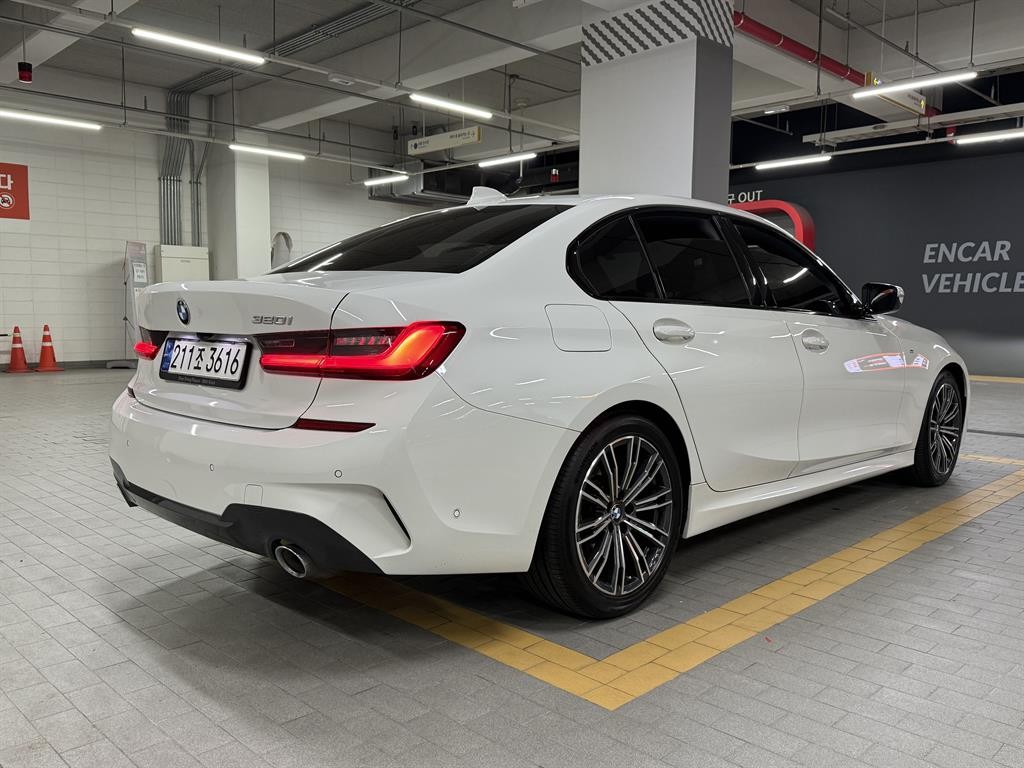 BMW 3시리즈 3시리즈 (G20) 320i M 스포츠 이미지 4