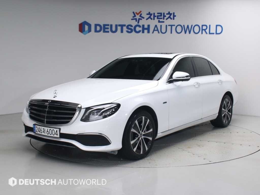 벤츠 E 클래스 E-클래스 W213 E300e 4MATIC 익스클루시브 이미지 1