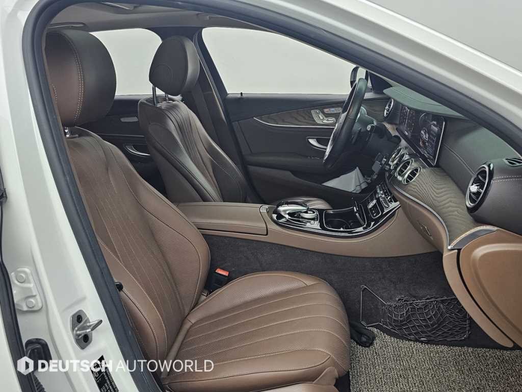 벤츠 E 클래스 E-클래스 W213 E300e 4MATIC 익스클루시브 이미지 10