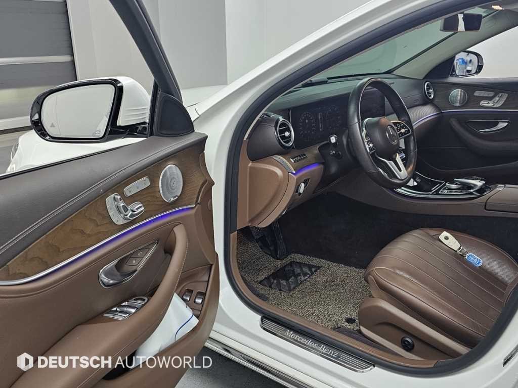 벤츠 E 클래스 E-클래스 W213 E300e 4MATIC 익스클루시브 이미지 11