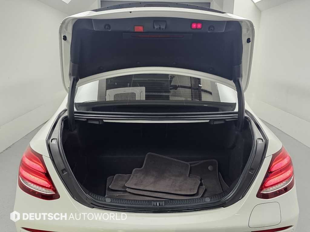 벤츠 E 클래스 E-클래스 W213 E300e 4MATIC 익스클루시브 이미지 19