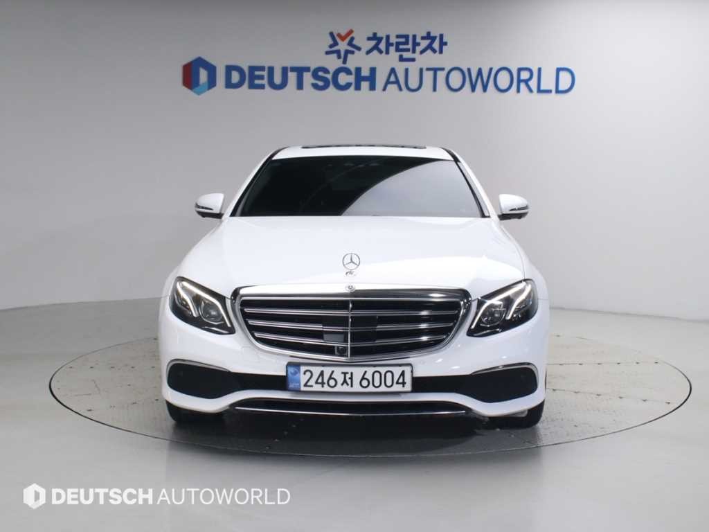 벤츠 E 클래스 E-클래스 W213 E300e 4MATIC 익스클루시브 이미지 3